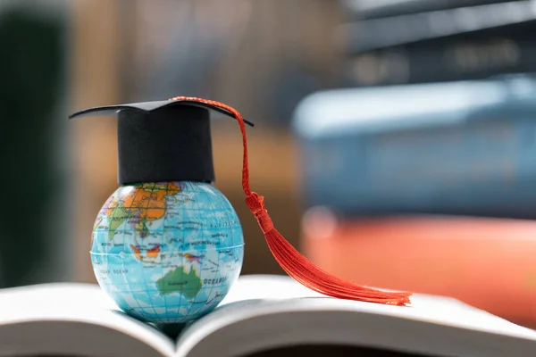 Bouchon Graduation Avec Globe Terrestre Concept Global Business Study Abroad — Photo