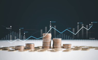 Finans ve iş konsepti. Yatırım grafiği ve sıra sıra para artışı, fon için finans ve bankacılık kavramına sahip madeni para. Başarı için adım adım büyüme ve yürüme kavramı.