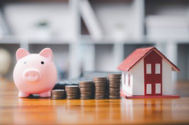 Ev modeli ve konsept olarak tasarruf edilen para birikimleri ev satın almak, yatırım ipoteği finansı yapmak ve ev kredisini yeniden finanse etmek için. Emlak sigortası ve vergi parası.