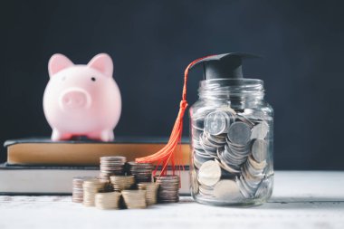 Bankacılık yatırımıyla para biriktirmek, eğitim konseptini finanse etmek. Üniversite ya da üniversite diploması için yurt dışında öğrenim kredisi planlamak. Geleceğin çocuk eğitim fonu parası. Büyüyor