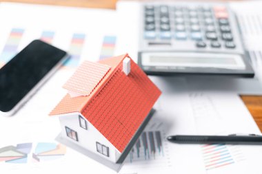 İpotek kredisi bireylere ev satın alma, kira giderlerini akıllı yatırıma dönüştürme, mülkiyet gelirleri oluşturma ve sözleşmeli anlaşma yoluyla mali istikrarı artırma olanağı sağlıyor.