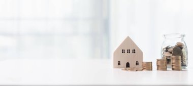 Ev kredileri ve emlak işi kavramı. Emlak yatırımı için bankadan ipotek, konut kredileri ve emlak sektöründe önemli bir finans kavramı. Kopyalama alanı olan pankart.