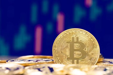 Altının değeri finans tablosunda dalgalanarak ekonomi ve döviz kurlarının dinamiklerini yansıtıyor, finans dünyasında yatırım kararları için hayati faktörler.