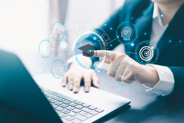 Okul tarafından sunulan çevrimiçi kurs, bilişselliği geliştirmek ve siber uzayda çalışmayı kolaylaştırmak için eğitim, e-öğrenme ve web tabanlı öğretim yöntemlerini kullanmada devrim yaratıyor. kurs, eğitim, online, öğrenim