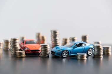 Araba için kredi sağlanması, finans seçeneklerinin, sigorta gereksinimlerinin ve genel maliyetin anlaşılmasını, otomotiv sektöründe önemli bir iş kavramı haline getirilmesi, nihai fiyat ve para yönetimini etkiler..