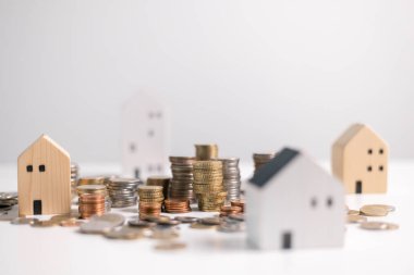 Konut kredisi için yapılan yatırımlar, genellikle bir finans acentesinin evinizin iş ve mülkiyet yönlerini en iyi şekilde kullanabilmesi için yardımcı olmasıyla ipotek kredisini güvence altına almayı içerir. Yatırım, borç.