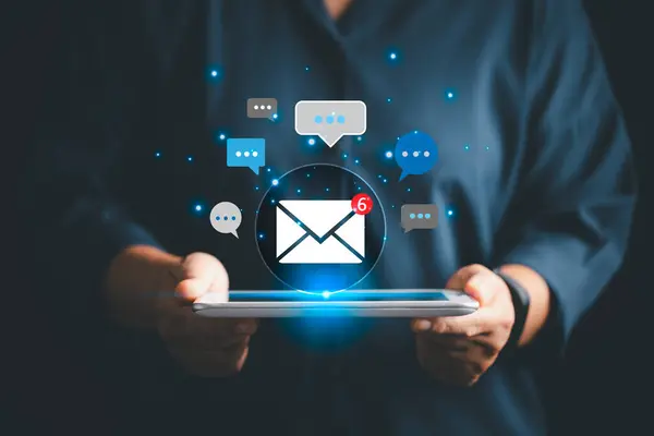 İş dünyası elektronik postayı iletişim için anahtar teknoloji olarak kullandı, müşterilerle iletişimi sürdürmek için siber uzay aracılığıyla pazarlama mesajları ve mektuplar gönderdi. elektronik posta, siber uzay, harf.