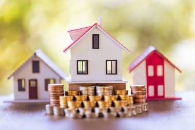 Bir ev için para biriktirmek hem kişisel finansmanı hem de ekonomiyi güçlendirebilecek önemli bir mali yatırımdır. Tasarruf, para, ev, finans, finans, yatırım, tasarruf, iş, para, ev.