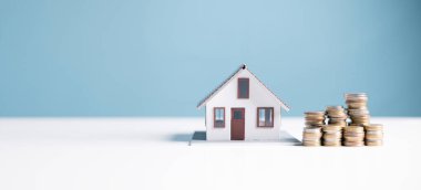 Kredi için para biriktirme kavramı ev veya konut satın alırken borçların azaltılmasına yardımcı olurken, banka özsermayesinin herhangi bir iş yatırımı için şart olduğunu anlayabilir. kredi, para, ev, ev, banka, borç, konsept.