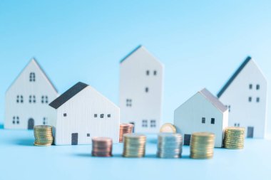 Konut kredisi kavramı, bireylerin kredi alarak ve emlak ve gayrimenkule yatırım yaparak konutlarını finanse etmelerine olanak sağlayarak, konut sektörünün merkezinde yer alıyor. gider, denge, nakit, güvenlik, kira, ödeme