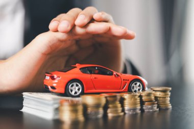 Konsept iş aracı finans koruma bürosu planı yatırımı araba satışı fikri finansal güvence altına alınıyor. Otomobil acentesi el koruma sigortası ve elverişli kredi anlaşması.