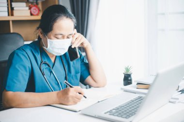İşletme doktorluğu eğitimi, temel küreselleşme, üniversite ve üniversitede öğrenim ve öğrenim, bilgi edinmek için seyahat ve küresel ekonomi gereklidir. Tıbbi sağlık hizmetleri için kitap steteskopu