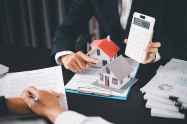 İşletme konsepti finans koruma bürosu yatırım satın alma fikri ev satın alma ve finansal güvenlik sağlama. ikamet acentesi el koruması satın alma sigortası ve elverişli kredi anlaşması.