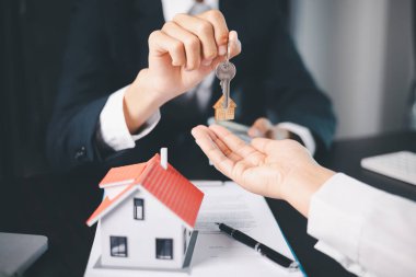 İşletme konsepti finans koruma bürosu yatırım satın alma fikri ev satın alma ve finansal güvenlik sağlama. ikamet acentesi el koruması satın alma sigortası ve elverişli kredi anlaşması.