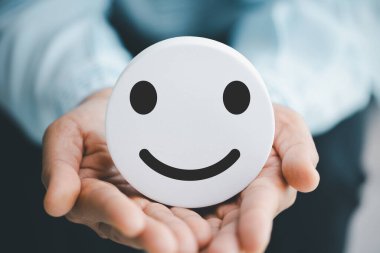 İyi iş kavramı, müşterilerin her iki iltifatı da değerlendirmeyi içerir. Müşterilerin tebessümle zihinsel gerginlik ve hoşnutsuzluğu önlemek için çalışan memnuniyetini sağlarlar.