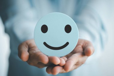 İyi iş kavramı, müşterilerin her iki iltifatı da değerlendirmeyi içerir. Müşterilerin tebessümle zihinsel gerginlik ve hoşnutsuzluğu önlemek için çalışan memnuniyetini sağlarlar.