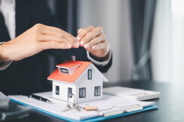 İşletme konsepti finans koruma bürosu yatırım satın alma fikri ev satın alma ve finansal güvenlik sağlama. ikamet acentesi el koruması satın alma sigortası ve elverişli kredi anlaşması.