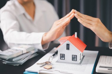 İşletme konsepti finans koruma bürosu yatırım satın alma fikri ev satın alma ve finansal güvenlik sağlama. ikamet acentesi el koruması satın alma sigortası ve elverişli kredi anlaşması.