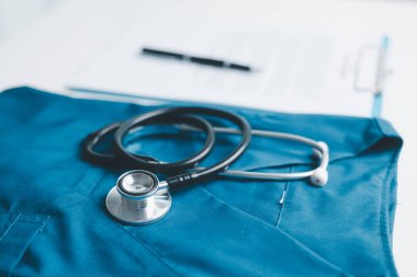 Küreselleşme, öğrenci öğrenimi ve yüksekokullarda öğrenim ve öğrenim için gerekli olan iş eğitimini kavramsallaştırmak küresel seyahat ekonomisi gerektiriyordu. Tıbbi sağlık hizmetleri için kitap steteskopu