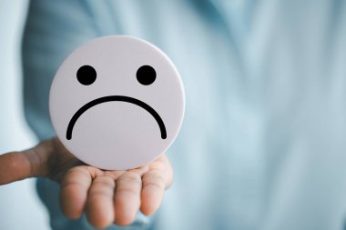 İyi iş kavramı, her iki iltifatı da işlemeyi içerir. Müşterilerin, üzgün suratlı, zihinsel gerilimi önlemek için çalışan memnuniyetini sağlayan, olumsuz geri bildirimleri ele alan müşterilerin şikayetlerini.