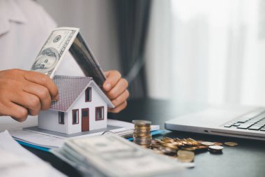 İşletme konsepti finans koruma bürosu yatırım satın alma fikri ev satın alma ve finansal güvenlik sağlama. ikamet acentesi el koruması satın alma sigortası ve elverişli kredi anlaşması.