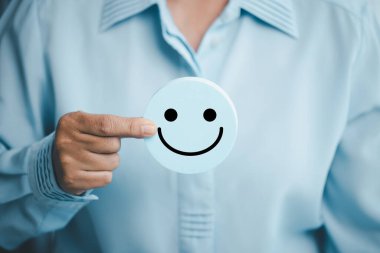 İyi iş kavramı, müşterilerin her iki iltifatı da değerlendirmeyi içerir. Müşterilerin tebessümle zihinsel gerginlik ve hoşnutsuzluğu önlemek için çalışan memnuniyetini sağlarlar.