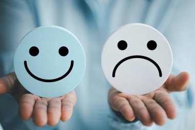 İyi iş kavramı, müşterilerin her iki iltifatı da değerlendirmeyi içerir. Müşterilerin zihinsel gerginliğin gülümsemeyle karşılanmaması için çalışanların memnuniyetini sağlarlar.