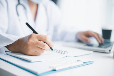 İşletme doktorluğu eğitimi, temel küreselleşme, üniversite ve üniversitede öğrenim ve öğrenim, bilgi edinmek için seyahat ve küresel ekonomi gereklidir. Tıbbi sağlık hizmetleri için kitap steteskopu
