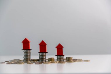 İş konsepti büyümesi stratejik mali yönetim, para yatırımı, yatırım bankası, emlak, ekonomik kalkınma, ev-araba eğitimi, gelir yığını, yatırım ekonomisi...