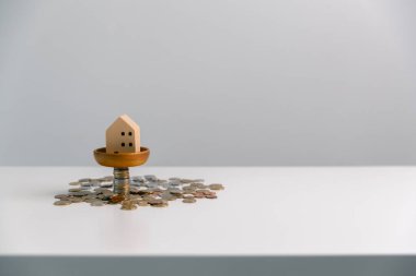 İş konsepti büyümesi stratejik mali yönetim, para yatırımı, yatırım bankası, emlak, ekonomik kalkınma, ev-araba eğitimi, gelir yığını, yatırım ekonomisi...