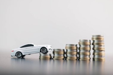 İş otomobili konsepti büyümesi stratejik mali yönetim, para yatırımı, yatırım bankası, emlak, ekonomik kalkınma, tasarruf, gelir yığını yatırım ekonomisi dönüşünü teşvik eder.