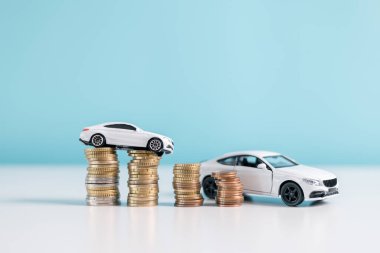 İş otomobili konsepti büyümesi stratejik mali yönetim, para yatırımı, yatırım bankası, emlak, ekonomik kalkınma, tasarruf, gelir yığını yatırım ekonomisi dönüşünü teşvik eder.