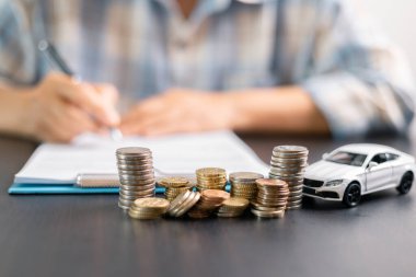 Konsept iş aracı finans koruma bürosu planı yatırım tasarruf el koruma araba satın alma fikri finansal güvence otomobil acentesi satın alma sigorta güvenli elverişli kredi anlaşması