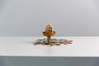 İş konsepti büyümesi stratejik mali yönetim, para yatırımı, yatırım bankası, emlak, ekonomik kalkınma, ev-araba eğitimi, gelir yığını, yatırım ekonomisi...