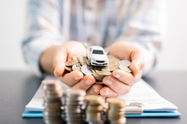 Konsept iş aracı finans koruma bürosu planı yatırım tasarruf el koruma araba satın alma fikri finansal güvence otomobil acentesi satın alma sigorta güvenli elverişli kredi anlaşması