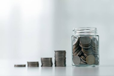 İş tasarruf parası para büyüme konsepti stratejik mali yönetim yatırım bankası yatırım kredi bankası gayrimenkul ekonomik kalkınma gelir yığını yatırım geri dönüş ekonomisini teşvik eder