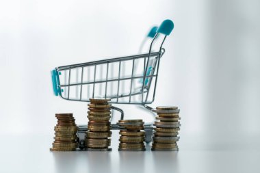 İş tasarruf parası para büyüme konsepti stratejik mali yönetim yatırım bankası yatırım kredi bankası gayrimenkul ekonomik kalkınma gelir yığını yatırım geri dönüş ekonomisini teşvik eder