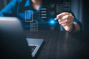 ERP, Elektronik belge yönetim sistemi konsepti, arama ve işletme dosyaları çevrimiçi belge veritabanı, verimli arşiv ve şirket bilgi verileri. Teknoloji dijital varlık yönetimi.