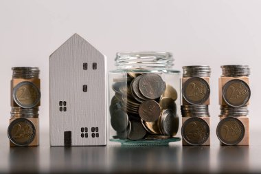 Ticari konsept stratejik mali yönetim para tasarrufu bankanın emlak tasarrufu ekonomik kredi geliştirme büyüme muhasebe satın alma yatırım yatırım ekonomisi teşvik eder