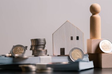 Ticari konsept stratejik mali yönetim para tasarrufu bankanın emlak tasarrufu ekonomik kredi geliştirme büyüme muhasebe satın alma yatırım yatırım ekonomisi teşvik eder