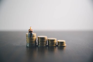 Borsa, işletme büyümesi, finans stratejileri ve bankacılık uzmanlığı için tasarruf yatırım gelir önemli miktarda yatırım sermayesi ekonomi içinde ticaret fırsatları sermaye geri dönüş.