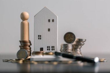 Ticari konsept stratejik mali yönetim para tasarrufu bankanın emlak tasarrufu ekonomik kredi geliştirme büyüme muhasebe satın alma yatırım yatırım ekonomisi teşvik eder