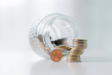 İş tasarruf parası para büyüme konsepti stratejik mali yönetim yatırım bankası yatırım kredi bankası gayrimenkul ekonomik kalkınma gelir yığını yatırım geri dönüş ekonomisini teşvik eder