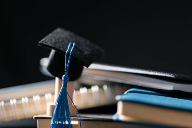 Konsept eğitim, işletme bursu temel fikir küreselleşme, havan topu öğrencileri üniversitelerde öğrenme ve öğrenim görmektir.