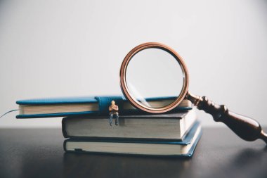Konsept eğitim, işletme fikri bursu bulanıklığı, temel küreselleşme, öğrencilerin sermayesini kurtarmak, aylık olarak üniversitelerde öğrenme ve öğrenim görmek ve danışmanlık tasarrufu kitapların finansal afişini içerir.