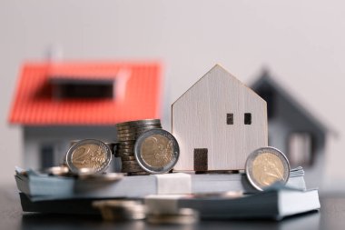 Ticari konsept stratejik mali yönetim para tasarrufu bankanın emlak tasarrufu ekonomik kredi geliştirme büyüme muhasebe satın alma yatırım yatırım ekonomisi teşvik eder