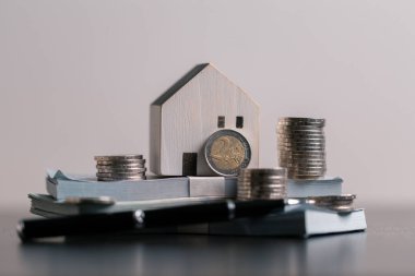 Ticari konsept stratejik mali yönetim para tasarrufu bankanın emlak tasarrufu ekonomik kredi geliştirme büyüme muhasebe satın alma yatırım yatırım ekonomisi teşvik eder