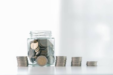 İş tasarruf parası para büyüme konsepti stratejik mali yönetim yatırım bankası yatırım kredi bankası gayrimenkul ekonomik kalkınma gelir yığını yatırım geri dönüş ekonomisini teşvik eder