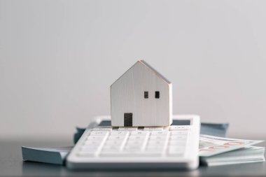 Ticari konsept stratejik mali yönetim para tasarrufu bankanın emlak tasarrufu ekonomik kredi geliştirme büyüme muhasebe satın alma yatırım yatırım ekonomisi teşvik eder