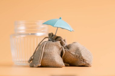 Sigorta geçmişi para madeni para koruma iş koruma finans yatırım otomobil satın alma kredi anlaşması acentesi kira prim güvencesi banka vergi iadesi hesaplamasından tasarruf